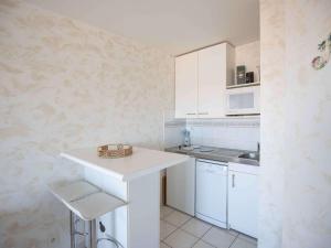 Appartements Appartement moderne avec piscine collective - FR-1-4-623 : photos des chambres