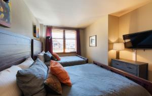 Zephyr Mountain Lodge Select-Rated 2510