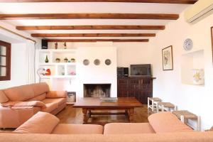 Lovely mallorquin farmhouse in Pollensa by Renthousing