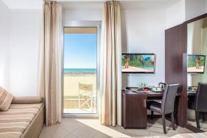 Superior Triple Room with Sea View room in Hotel Excelsior