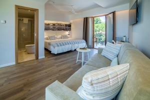 Double Room with Sea View room in Voramar