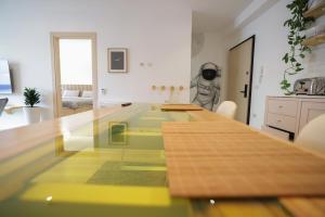 Apollo Apartment by Holistay