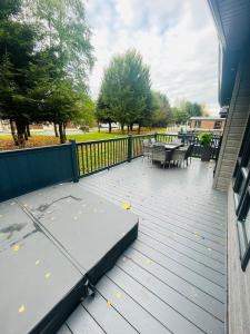 Copse View Lodge with Hot Tub