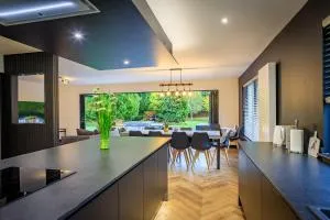 Big Groups-Hot Tub-Fire Pit-Pergola-Huge Garden-Spacious-Dog Friendly - Urquhart