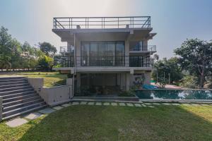 SaffronStays Mountain Aer, Karjat