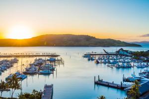 Yacht Harbour Tower 5 - Oceanviews, buggy and private lift access and valet service