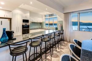 Yacht Harbour Tower 5 - Oceanviews, buggy and private lift access and valet service