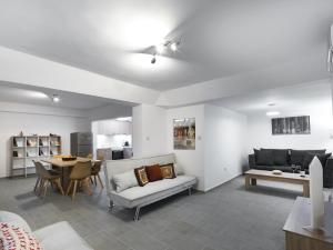 2 bedroom aprtmnt next to Hilton andhospitals