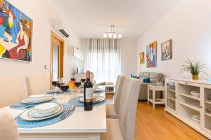 -MalagaSunApts- Huge & CentralPool* FreePARK*