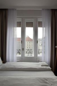 Premium Apartment by Hi - Central 2 BR - best view