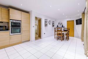 Luxurious Cosy 4BR Home Cheshire