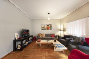Spacious 3 Bedroom apt near Acropolis museum