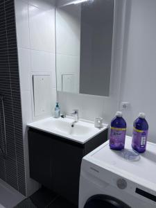 Chambre individuelle dans un appartement à 37 de champs élysées