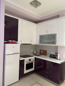Piraeus Cozy Stylish, Fully Reno Apt, near metro