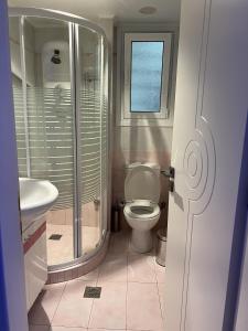 Piraeus Cozy Stylish, Fully Reno Apt, near metro