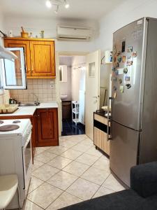 Detached house with a lovely yard 5 walk from Metro Station Agios Dimitrios and METRO MALL