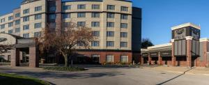 Deluxe King Suite - Non-Smoking room in Radisson On John Deere Commons Moline