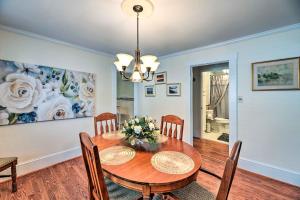 Charming Beaufort Getaway Walk to the Waterfront!