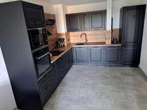 APPARTEMENT CLIMATISE - TERRASSE AVEC APERCU MER - GOLF DE ST TROPEZ