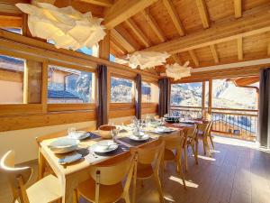 Chalet spacieux avec sauna, accès pistes, Wi-Fi et parking - FR-1-344-720