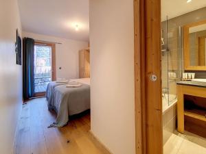 Chalet spacieux avec sauna, accès pistes, Wi-Fi et parking - FR-1-344-720