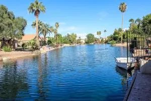 Lakefront Hacienda w/ Paddle Boat, Pool, Hot-tub, Tennis - Nortons Corner