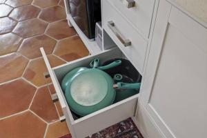 Studio on the Lake w Pool, Hot Tub & Tennis