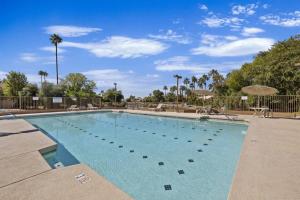 Studio on the Lake w Pool, Hot Tub & Tennis