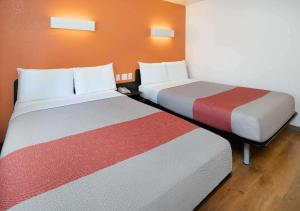 Deluxe Quadruple Room room in Motel 6-Arcadia CA - Los Angeles - Pasadena Area