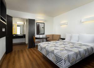 Double Room - Disability Access - Roll In Shower room in Motel 6-Goleta CA - Santa Barbara