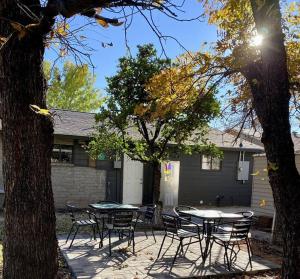 Remodeled Modern Ground Level Apt Blocks to Dwntn - B