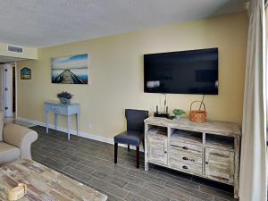 Edgewater Windward #305