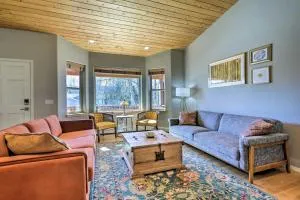 Cozy Carbondale Escape with Deck and Grill! - Catherine