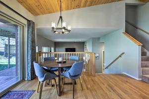 Cozy Carbondale Escape with Deck and Grill!