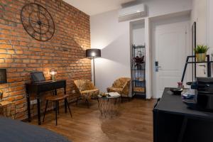 Brickwall Apartments