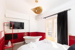 The Red-Hot Retro Studio Cairos Downtown