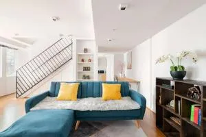 Luxury 3-Storey Loft with free parking on premises - Point Cook