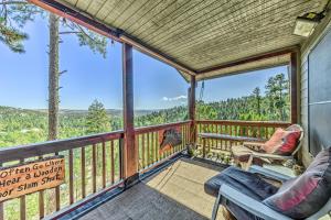 Cozy and Modern Ruidoso Cabin with Stellar Views! - 3hvězdičkové hotely ve městě Ruidoso
