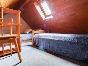 T3 Duplex 43m², 2 chambres, balcon, animaux admis, calme, proches commodités, 3 stations ski - FR-1-402-29