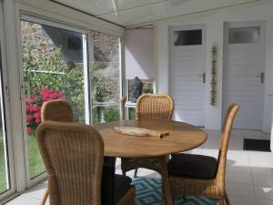 Maisons de vacances Maison Perros-Guirec, 4 pieces, 4 personnes - FR-1-368-254 : photos des chambres