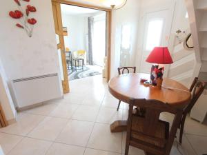 Maisons de vacances Maison 3* lumineuse a Fouesnant, proche centre, 6 pers., jardin, terrasse, a 4 km des plages - FR-1-481-82 : photos des chambres