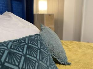 Duplex à Combrit: plage à pied, piscine chauffée et tennis - FR-1-481-101