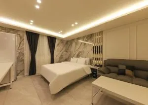 Gwangju Brown Dot Chungjang - Pyŏkto-ri