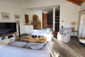 Casa privada amplia y tranquila, rodeada de naturaleza.