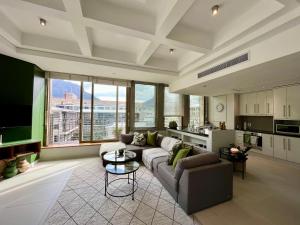 #1103 Cartwright - Oasis on Adderley