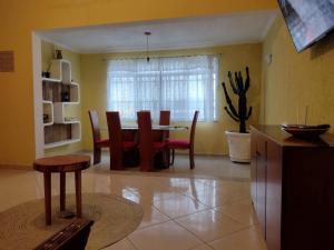 Casa de frente para o mar, pé na areia.