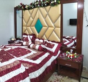 Large Double Room room in Guest House Rashid Manhas Road Near Mallinum Mall & Agha Khan hospital