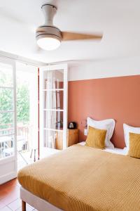 Hotels Hotel Voltaire : Chambre Familiale avec Balcon