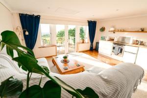 Spacious Sea-View Apt. Overlooking St Ives Bay