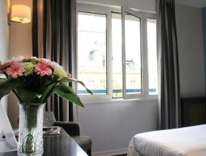 Twin Room room in Hotel-Restaurant Le Victoria